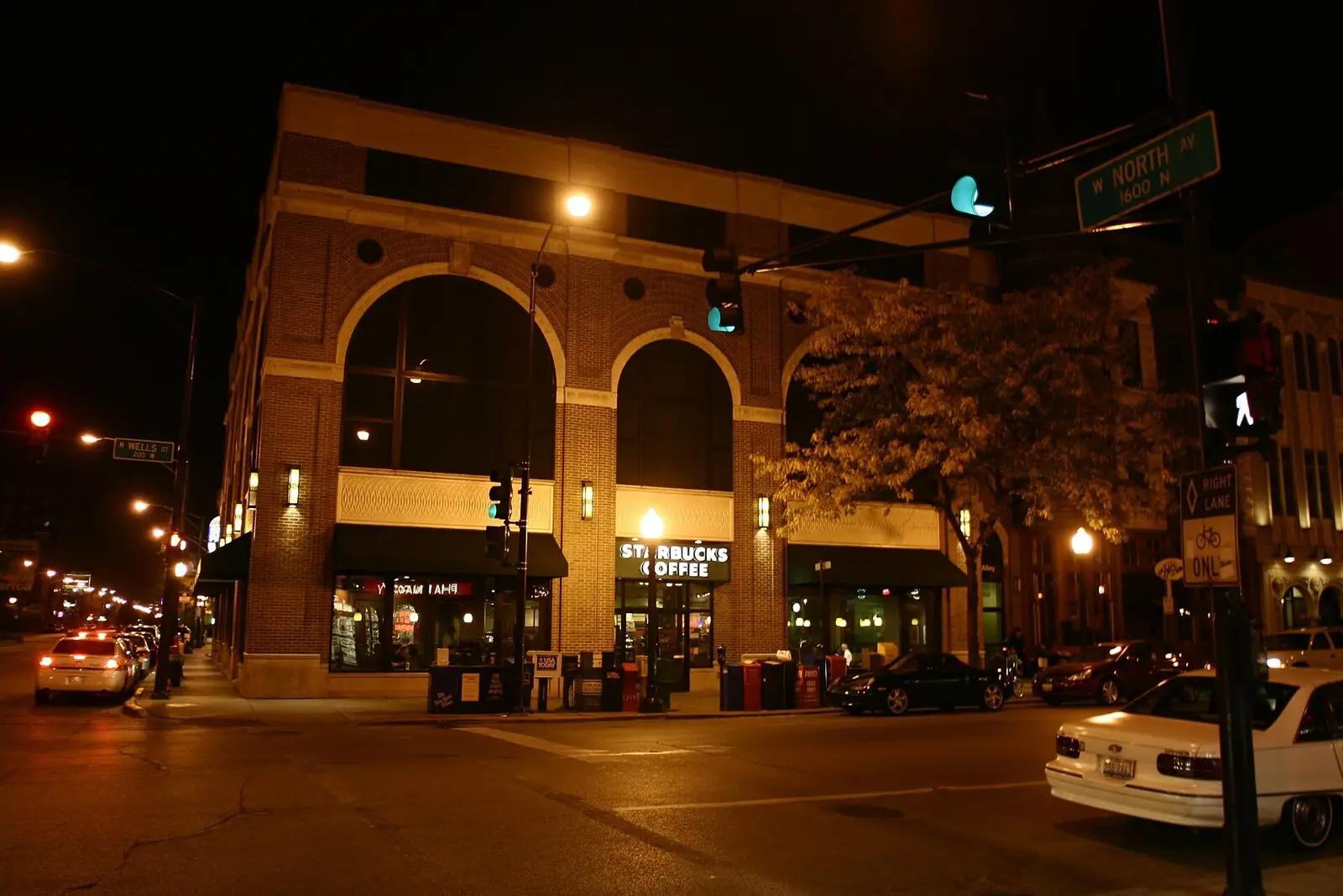 North Avenue and Wells Street, Old Town Chicago, at night